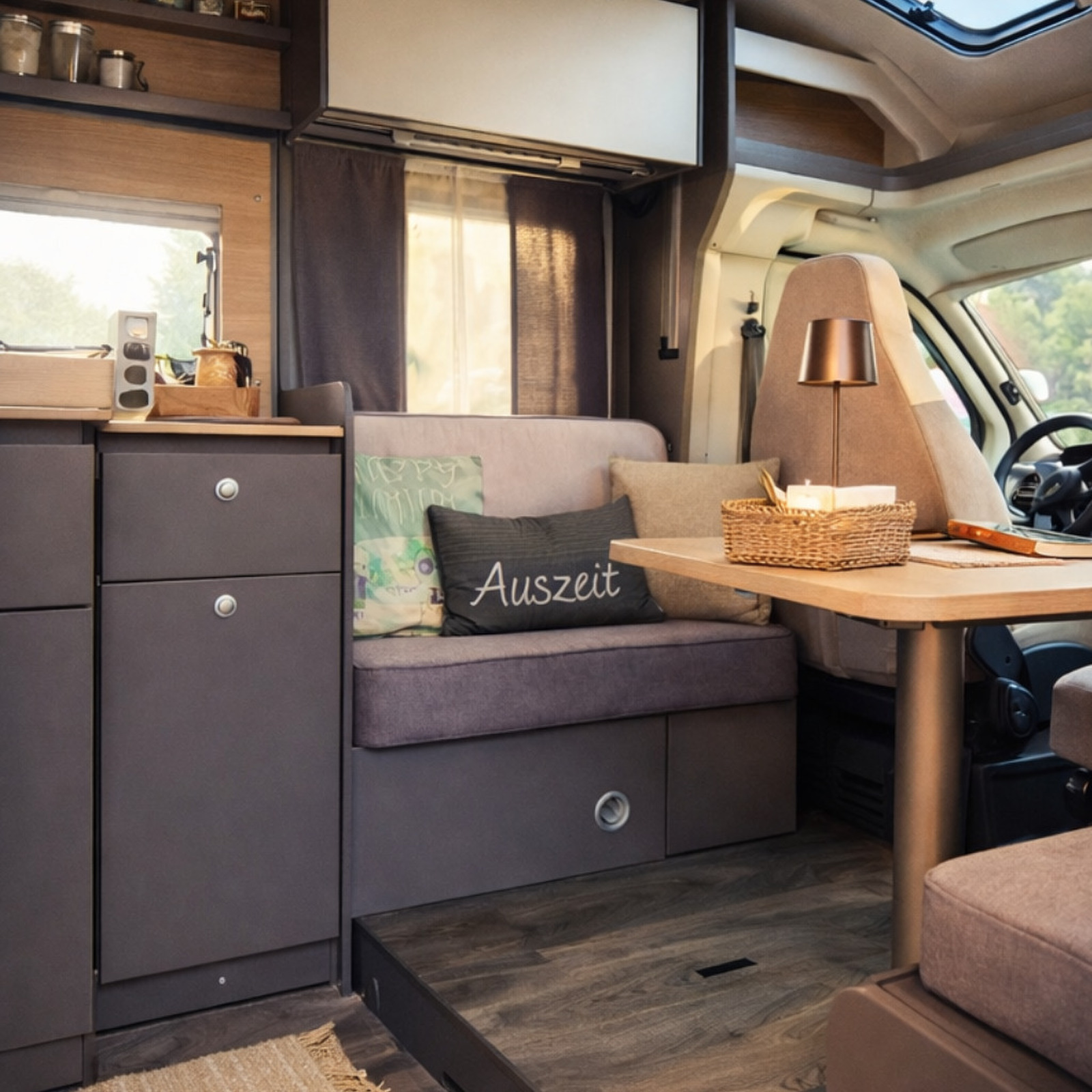 <h3>Du möchtest die Freiheit des Campings erleben und<br><strong ein Wohnmobil mieten?<br></strong> Dann bist Du bei Hei-Ellie genau richtig.</h3>